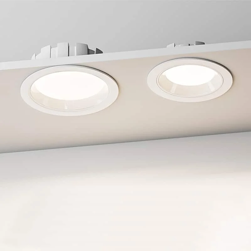 Wpuszczany downlight o szerokim rozsyle